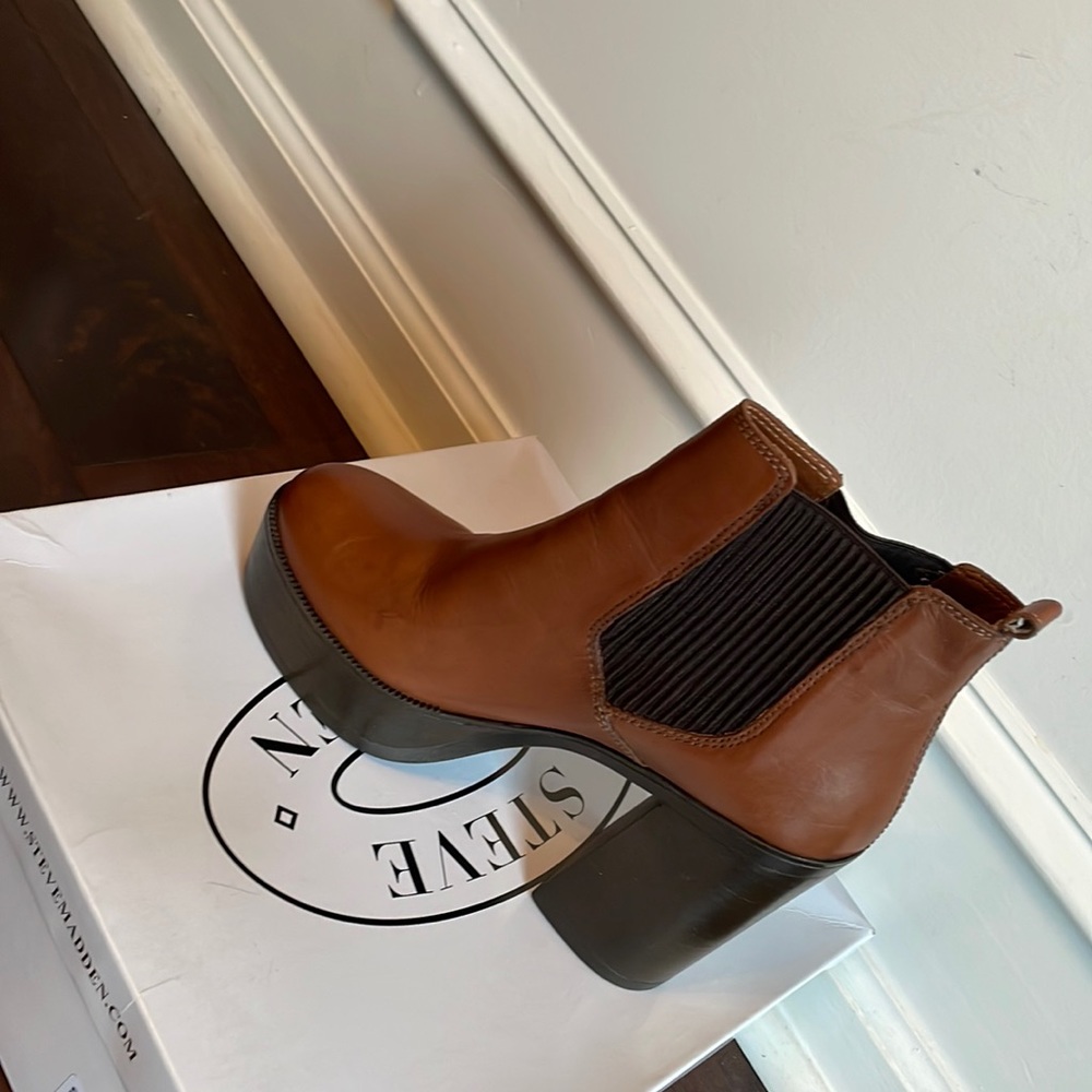Steve Madden size 9 brown leather boots gently used